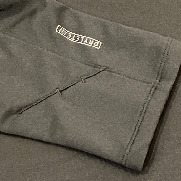 Saucony XL men’s sweater Performance with Quarter-Zip front pocket at top left. - Picture 9 of 16